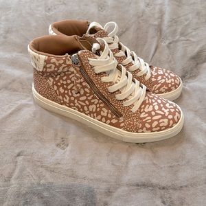 Brand new high top sneakers size 8
